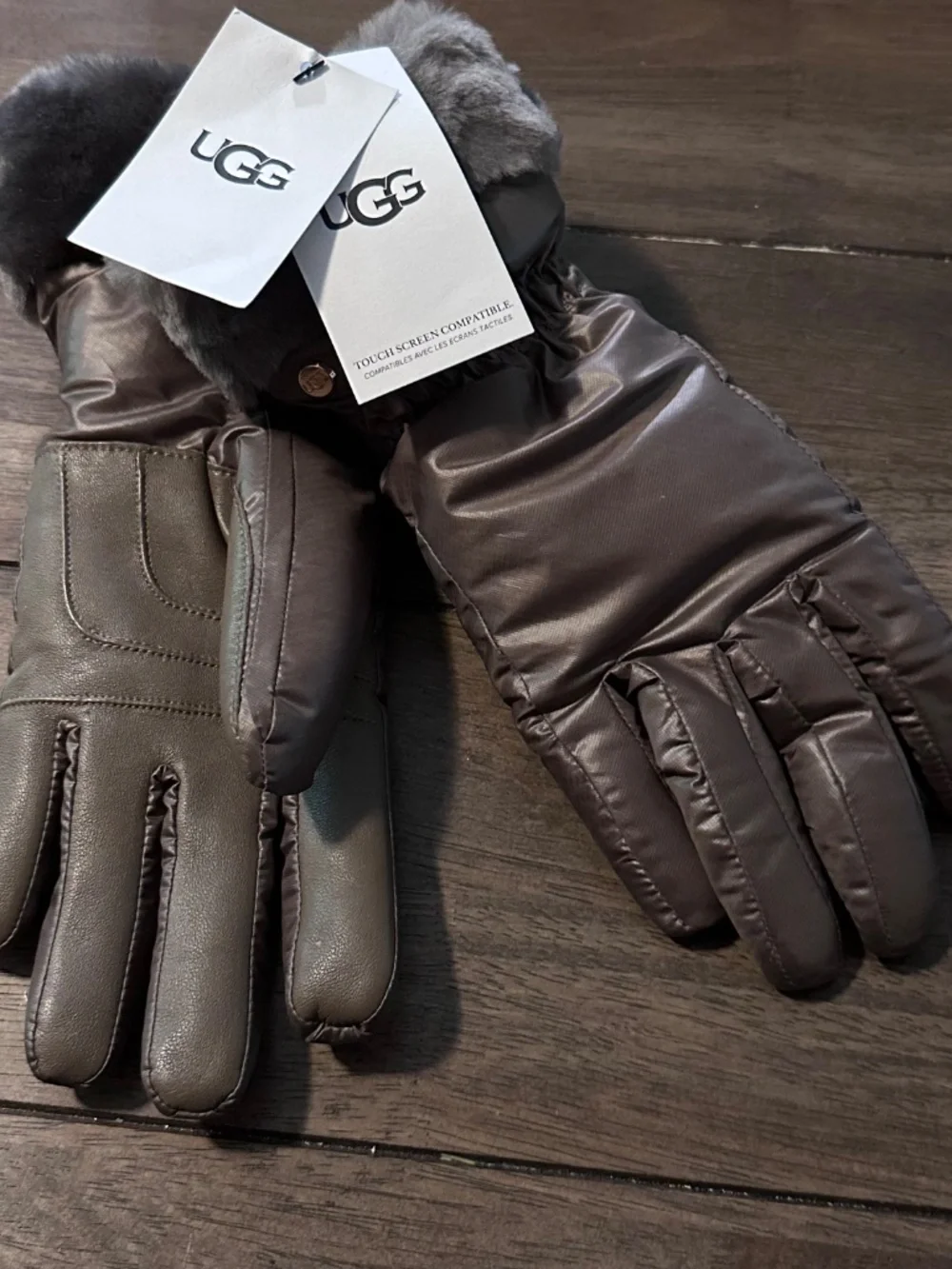 NWT‎ UGG Women's Shearling Cuff Smart Tech Enabled Gloves Stormy Gray S/M